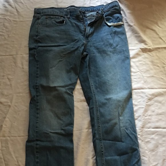 One (1) pair Old Navy Men's Light Blue Jeans. - Picture 1 of 2
